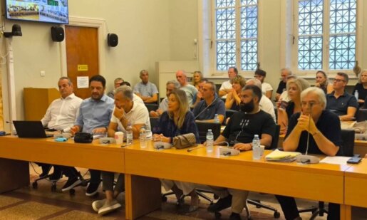 Στο Δημοτικό Συμβούλιο Αγρινίου κατά τις απογευματινές ώρες της 31ης Αυγούστου 2026 το Προεδρείο άναψε... κόκκινο στο αίτημα του Εμπορικού Συλλόγου και της Αντιπολίτευσης.