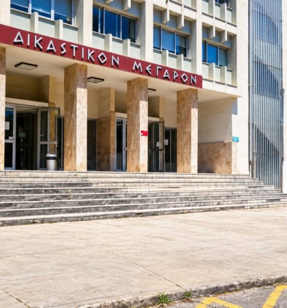 Στο Δικαστικό Μέγαρο Αγρινίου βρέθηκαν το πρωί του Σαββάτου (05/09) οι δύο άνδρες για την υπόθεση της 15χρονης κι αφού απολογήθηκαν οδηγήθηκαν στη φυλακή.