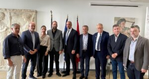 Στην Κίνα η Περιφέρεια Δυτικής Ελλάδας, με τον Νεκτάριο Φαρμάκη και Δημάρχους να ξεκινούν στη Σαγκάη θεσμικές επαφές για επενδύσεις και συνεργασίες.