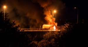 Στην Ιόνια Οδό σήμανε συναγερμός αργά το βράδυ της 24ης Σεπτεμβρίου καθώς ξέσπασε φωτιά σε βυτιοφόρο με υγραέριο, έσπευσαν ισχυρές δυνάμεις της Πυροσβεστικής.