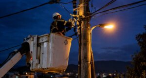 Σε ό,τι αφορά το «Black Out» στο Αγρίνιο που αναστάτωσε άπαντες την 4η Σεπτεμβρίου να σημειωθεί πως στο Καστράκι κάηκε μετασχηματιστής και στη Ραΐνα έπεσε καλώδιο.