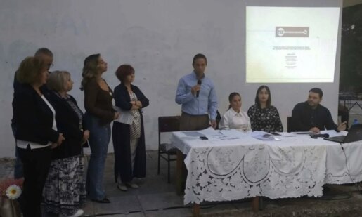 Ο Πρόεδρος του Τ.Ε.Ε. Αιτωλοακαρνανίας, Πάνος Κέκελος, μίλησε το απόγευμα της Τετάρτης (30/09) στις Εργατικές Κατοικίες του Ρηγανά για την ανάπλαση της Πλατείας.