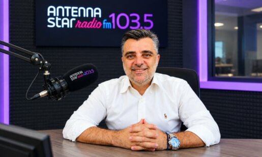 Ο Μίμης Σκορδόπουλος το πρωί της Τρίτης, 08 Σεπτεμβρίου 2026 έδινε συνέντευξη στον Antenna Star 103.5 παραμένοντας ψύχραιμος on air ακόμη και την ώρα του σεισμού στο Αγρίνιο.