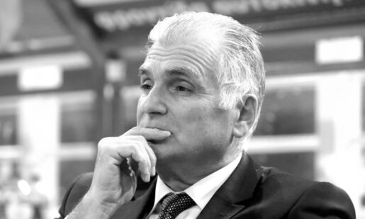 Ο Σούλης Μαρκόπουλος δεν είναι -πλέον- ανάμεσά μας καθώς έφυγε από τη ζωή σε ηλικία 77 ετών, πενθεί το Ελληνικό Μπάσκετ για την απώλειά του ενός ανθρώπου με πολυετή και πολύπλευρη προσφορά.