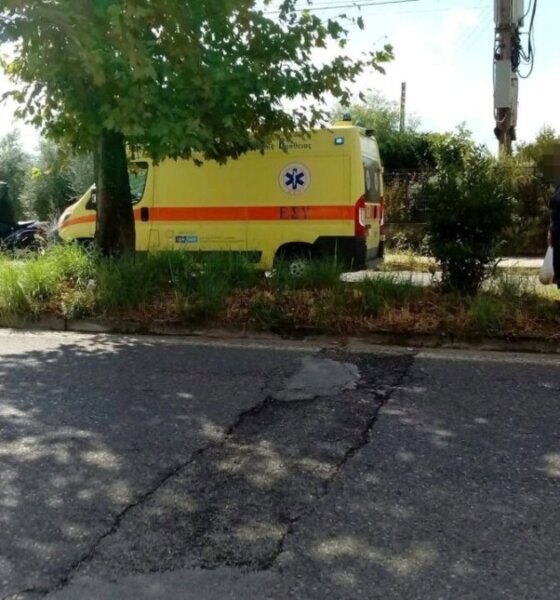 Στις Εργατικές Κατοικίες Αγίας Βαρβάρας Αγρινίου γύρω στις 12 το μεσημέρι του Σαββάτου (26/09) ένας δικυκλιστής μεταφέρθηκε στο Νοσοκομείο μετά από τροχαίο.
