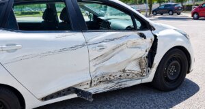 Τροχαίο ατύχημα στην Παλαιοπαναγιά Ναυπάκτου το μεσημέρι της 11ης Σεπτεμβρίου όταν Ι.Χ. έκανε αναστροφή και συγκρούστηκε με μηχανάκι, τραυματίστηκε ελαφρά ο δικυκλιστής.