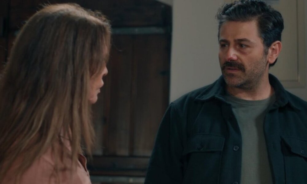 Στον ΣΚΑΪ οι «Μπλε Ώρες» συνεχίζονται το βράδυ της Πέμπτης, 17 Σεπτεμβρίου 2026 στις 21:00 με το 5ο επεισόδιο - Ο Διονύσης επιτίθεται και στην Ελένη.