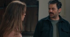 Στον ΣΚΑΪ οι «Μπλε Ώρες» συνεχίζονται το βράδυ της Πέμπτης, 17 Σεπτεμβρίου 2026 στις 21:00 με το 5ο επεισόδιο - Ο Διονύσης επιτίθεται και στην Ελένη.