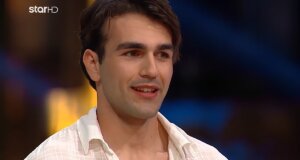 Στο Star Channel άρχισε το «GNTM 2026» και ο Αιγιώτης Χρύσανθος Χρυσανθόπουλος συγκρίθηκε με Μάρλον Μπράντο, Τομ Κρουζ, Νίκο Κούρκουλο και Δημήτρη Παπαμιχαήλ.