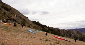 Ο Εμπεσός Αμφιλοχίας κινείται στους ρυθμούς του Πανελλήνιου Κυπέλλου με τη συμμετοχή δεκάδων Αθλητών Αλεξίπτωτου Πλαγιάς να λαμβάνουν μέρος το διήμερο 17 και 18 Οκτωβρίου 2026.