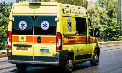 Στο Γενικό Λύκειο Νεοχωρίου ένα παράθυρο αποκολλήθηκε -μαζί με το πλαίσιό του- και έπεσε στο κεφάλι μαθητή της πρώτης τάξης, μεταφέρθηκε άμεσα στο Νοσοκομείο.