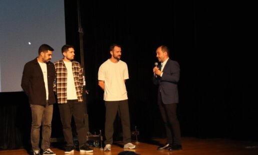 Η Γυμναστική Εταιρεία Αγρινίου μόνο ικανοποιημένη μπορεί να είναι από το γεγονός πως η προβολή του ντοκιμαντέρ «80 χρόνια σε… 30 λεπτά» το πρωί της 25ης Οκτωβρίου είχε μεγάλη συμμετοχή.
