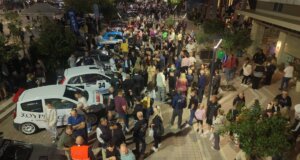 Στο Αγρίνιο το απόγευμα της Παρασκευής, 02 Οκτωβρίου 2026 γέμισε με κόσμο -όλων των ηλικιών- αλλά και... οχήματα η Πλατεία Δημοκρατίας με αφορμή τη 2η Ανάβαση στο Καστράκι!