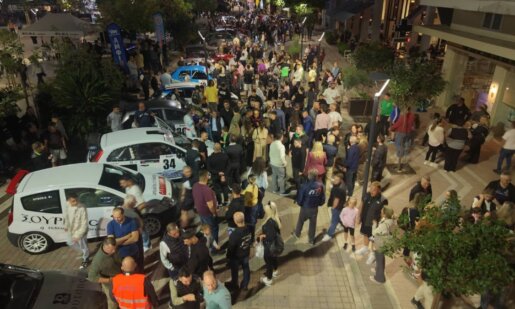 Στο Αγρίνιο το απόγευμα της Παρασκευής, 02 Οκτωβρίου 2026 γέμισε με κόσμο -όλων των ηλικιών- αλλά και... οχήματα η Πλατεία Δημοκρατίας με αφορμή τη 2η Ανάβαση στο Καστράκι!