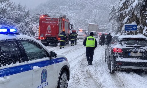 Στη Λάλκα Ναυπακτίας ανήμερα της 28ης Οκτωβρίου 2026 σημειώθηκε εγκλωβισμός οδηγών λόγω... χιονόπτωσης με αποτέλσμα να δημιουργηθεί πρόβλημα.