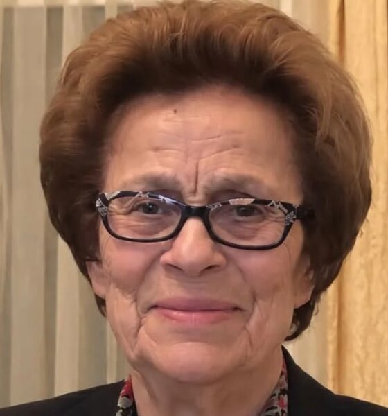 Η Λαμπρινή Ζούκα, χήρα Αθανασίου, άφησε την τελευταία της πνοή σε ηλικία 88 ετών - Στο Κεφαλόβρυσο είπαν το τελευταίο «αντίο» στην πεθερά του Κώστα Λύρου.
