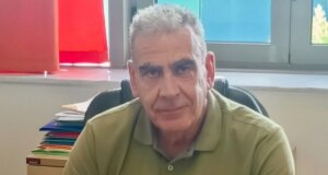 Ο Κωνσταντίνος Πατσιαλός αποχαιρετά το Νοσοκομείο Αγρινίου μετά από 41 χρόνια προσφοράς, έχοντας συμβάλει καθοριστικά στην πορεία του χώρου της υγείας στην περιοχή.
