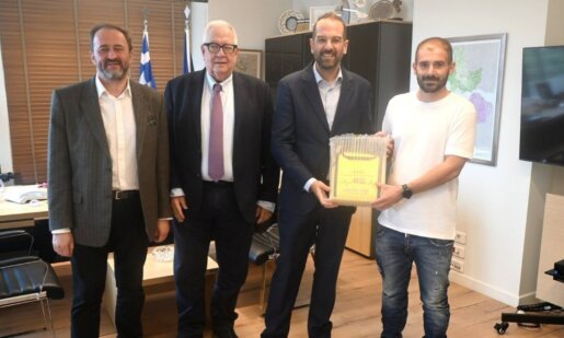 Η Περιφέρεια Δυτικής Ελλάδας και ο Νεκτάριος Φαρμάκης γνωστοποίησαν την ικανοποίηση του αιτήματος για δωρεά αυτόματου εξωτερικού απινιδωτή στη Δημοτική Κοινότητα Αντιρρίου.