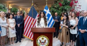 Τρίτη και... 13 ο Λευκός Οίκος ζήτησε γύρω στις 17:00 ώρα Ελλάδος την παραίτηση της Κίμπερλι Γκίλφοϊλ από Πρέσβειρα της Η.Π.Α. στην Ελλάδα!